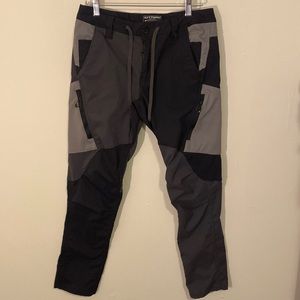 686 Slim Fit Anything Cargo Pants in Limited Edition Black Color Block. 30x30.